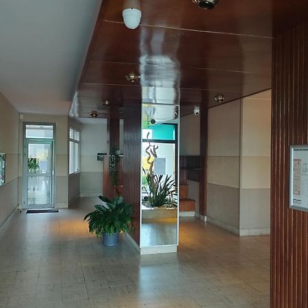 Chambrette Boulevard Des Pyrenees Hypercentre 10M Carre Wc Sur Le Palier, Porte40 Pau Exteriér fotografie