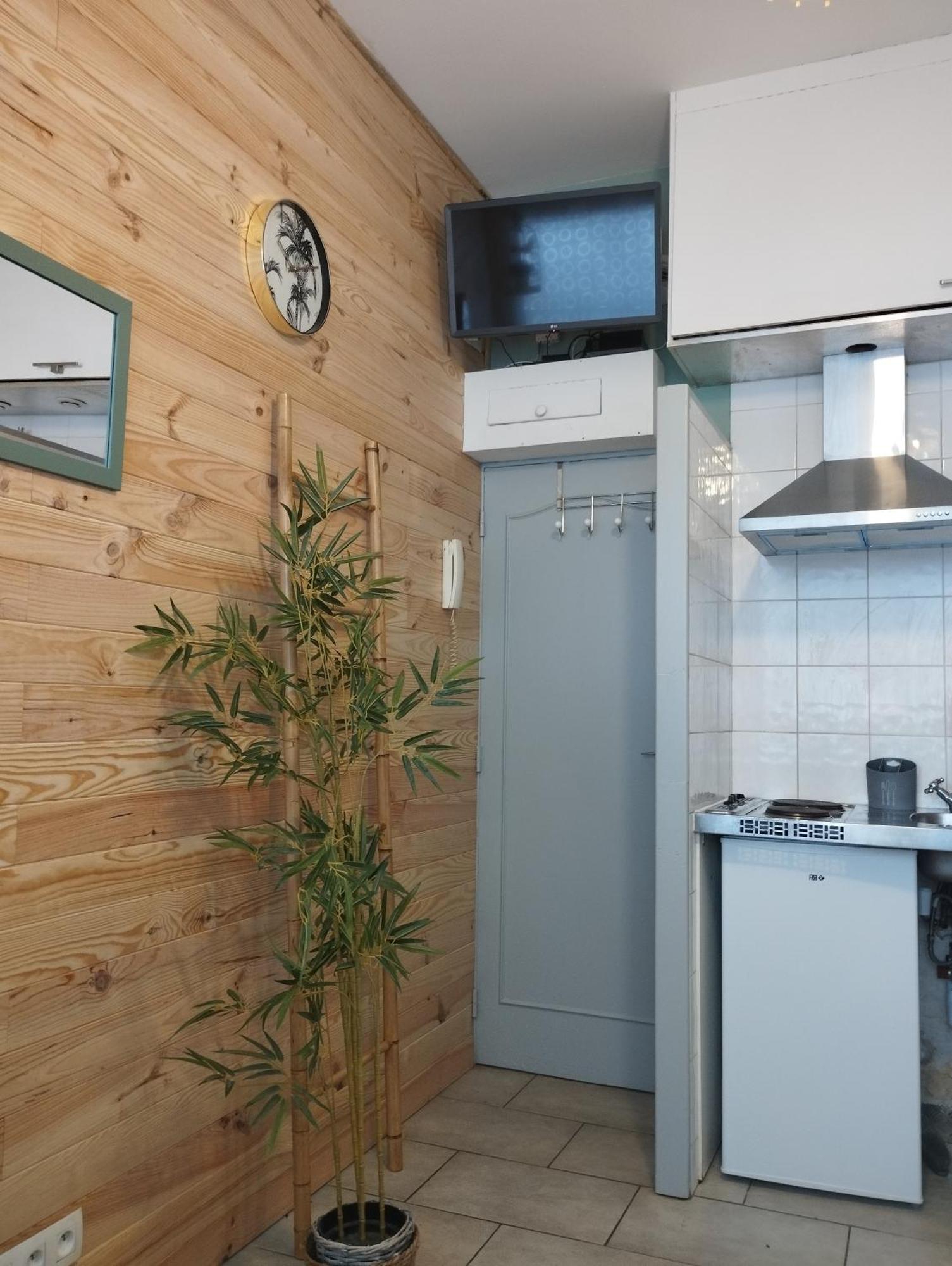 Chambrette Boulevard Des Pyrenees Hypercentre 10M Carre Wc Sur Le Palier, Porte40 Pau Exteriér fotografie